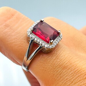 Damen Silber Ring, Roter Rubin Stein Damenring, Handgemachter Sterling Silber Ring, Quadratischer Steinring, Minimaler Ring, Jubiläumsgeschenk Ring