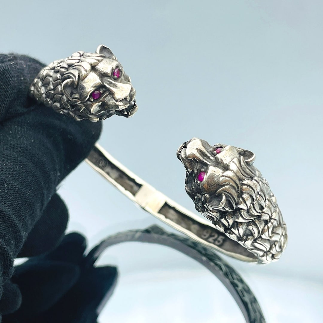 silver bracelet lion head staring 刻印 il_1080xN.5783868005_dwbx.jpg