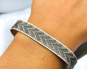 スターリングシルバーのメンズカフブレスレット：トルコのハンドメイド