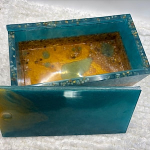 Beach Resin Box with Real Sand and Ocean Effect Lid – Coastal Keepsake memory Box | Ocean Decor | Handmade Gift by #theknottypourer