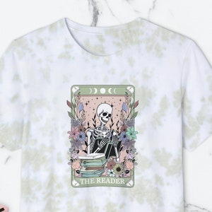 Czytelnik Tarot Sage Fairy Core Cottage Light Academia Card Upiorny T-shirt Tie-Dyed dla Czytelnika Booktok Koszulka Halloween Nauczyciel Bibliotekarz