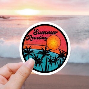 Letnie czytanie Vintage Sun Bookish Naklejka dla czytelników Book Carts i księgarzy Beach Reader Tropica Retro Sunset Naklejka dla Bookish Gift