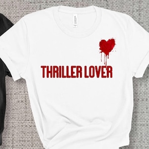 Thriller Lover Bloody Heart Bookish Tshirt für Leser mit gruseligem gruseligen blutroten Splatter Bookish Halloween Shirt für Bibliophile Horror