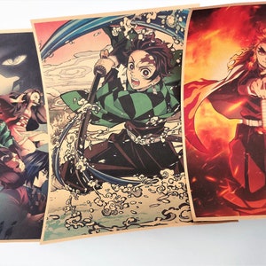 Może przedstawiać: Trzy prostokątne plakaty z postaciami z anime Demon Slayer. Lewy plakat przedstawia grupę postaci, środkowy plakat ukazuje postać z mieczem pośr&oacute;d fal wody, a prawy plakat przedstawia postać otoczoną płomieniami.