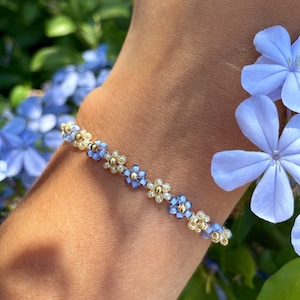 Flower bracelet made of glass beads in blue and yellow | colorful bead bracelets | daisy bracelet