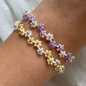 Flower bracelet in purple, yellow and white | Beaded bracelets made of glass beads | Zig zag flower pattern | Daisy bracelet