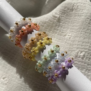 Flower rings in rainbow colors | colorful pearl rings | Daisy rings