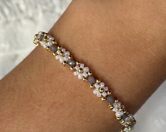 Pulsera de flores en blanco, gris | Pulseras de perlas de oro y plata | Pulseras de margaritas
