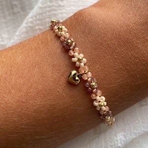 Flower bracelet with heart pendant | Pearl bracelet in beige, pink, gold | Daisy bracelet