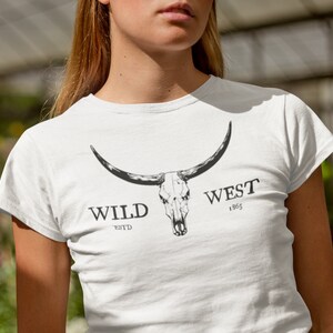 Boho Cow Skull Shirt Western Graphic Tee Longhorn Shirt Bull Skull Shirt Punchy Western Shirt Wild West Shirt Cowgirl Shirt Old West Shirt bild 3
