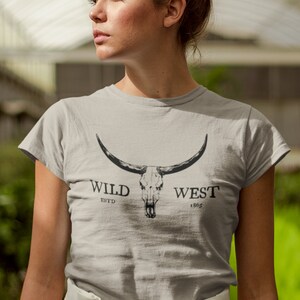 Boho Cow Skull Shirt Western Graphic Tee Longhorn Shirt Bull Skull Shirt Punchy Western Shirt Wild West Shirt Cowgirl Shirt Old West Shirt bild 4