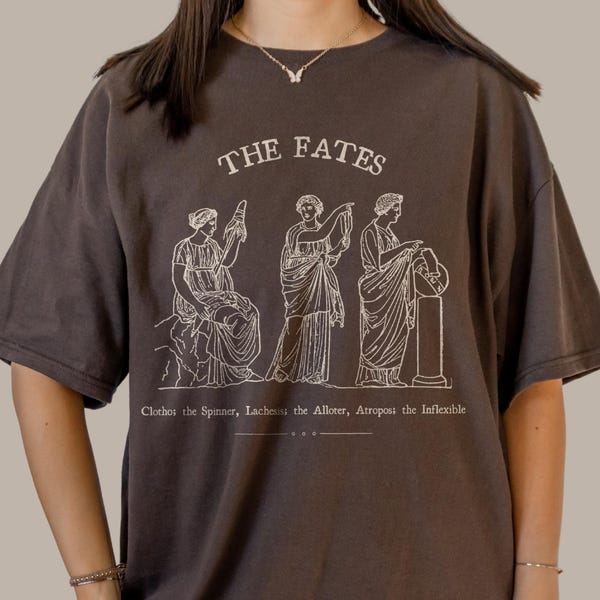 Camiseta de poeta, camiseta de las Parcas, camiseta de la diosa griega Moirai, camiseta de mitología griega, ropa de academia oscura, camiseta de literatura, Grecia antigua, estética artística.