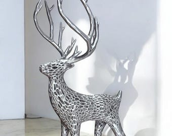 Decoratief standbeeld van een hert - Voronoi-stijl