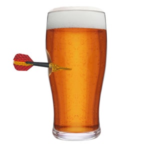 Regalo de dardos / Vaso de cerveza con dardo incorporado / Regalo único para un jugador de dardos / Regalos para el día del padre / Regalos de dardos de cumpleaños