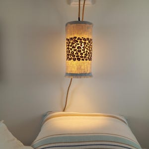 Paralume in lino naturale ricamato - ricamo con stampa leopardata - lampada portatile realizzata a mano, diametro 15 cm - realizzata a mano in Francia