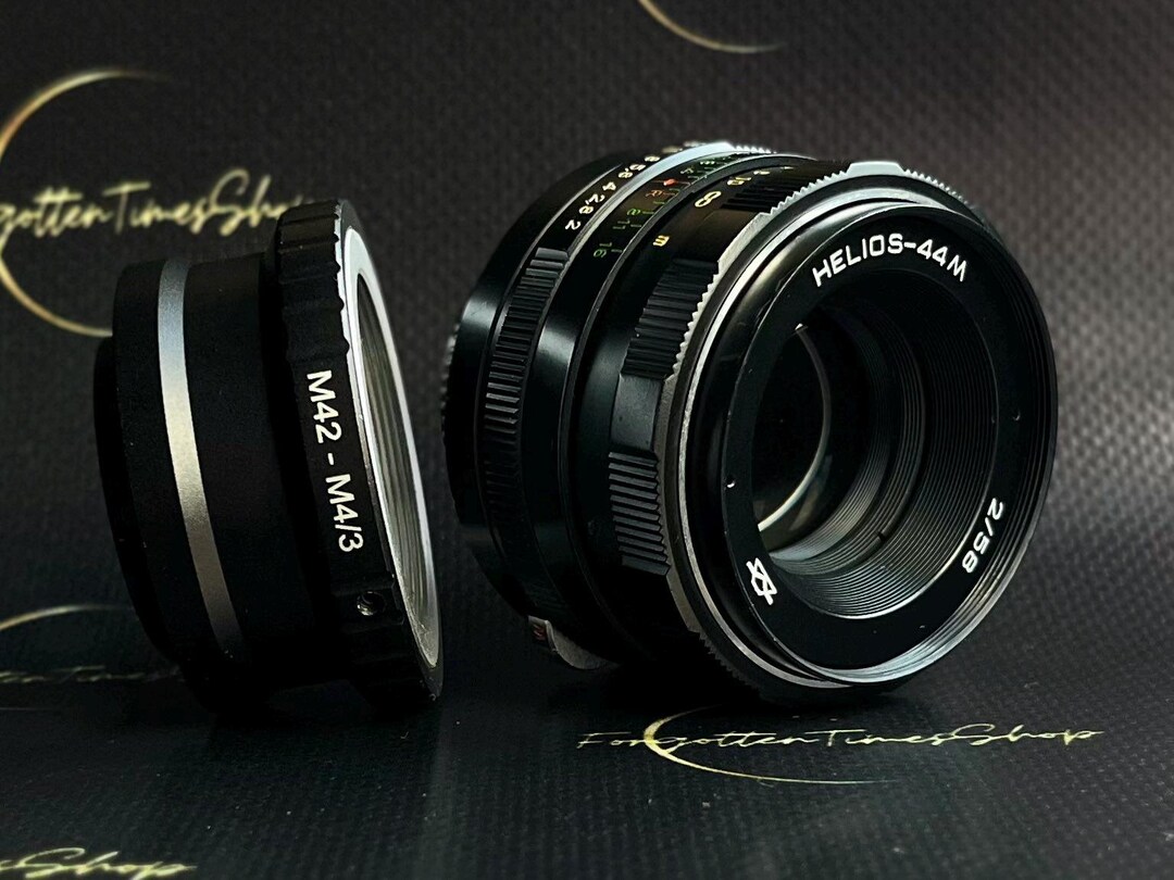 Helios-44 M 2/58 mm レンズ、M42 - マイクロ 4/3 アダプター付き