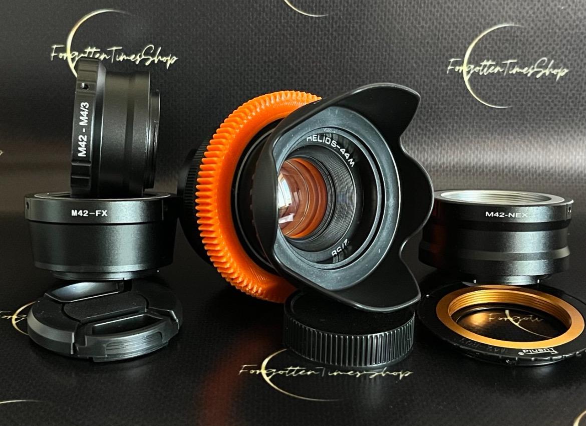 アンバー色のアナモルフィックレンズHelios-44 M 2/58 mm、フレア付き