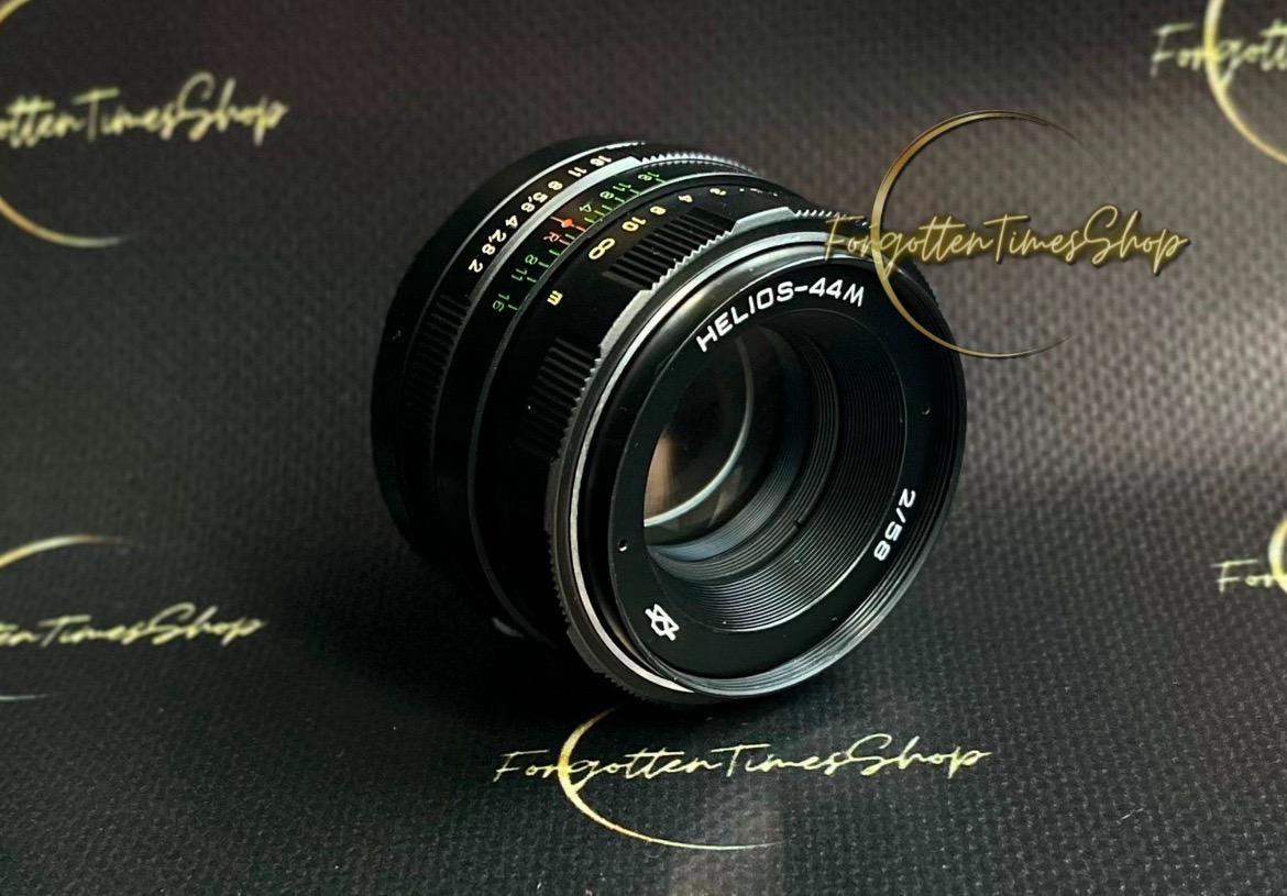 Helios-44 M 2/58 mm レンズ、M42 - マイクロ 4/3 アダプター付き