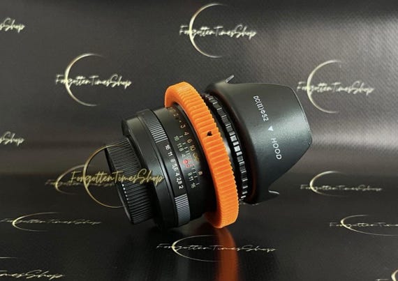 アンバー色のアナモルフィックレンズHelios-44 M 2/58 mm、フレア付き