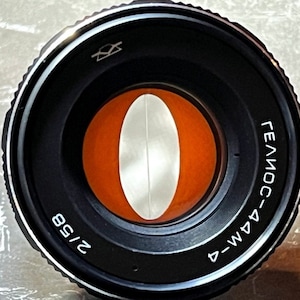 アナモルフィック レンズ、ボケ効果のあるアンバー フラッシュ、ビンテージ Helios-44 M-4 2/58 mm シネ モッド レンズ