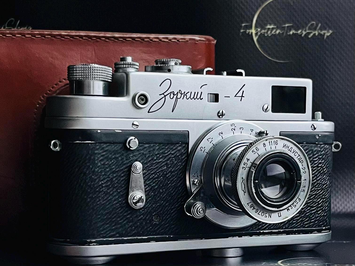 Zorki-4 rangefinder film camera, vintage camera with lens Industar-22 1:3,5  F=50mm P