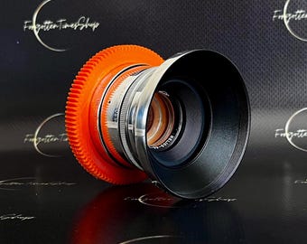 Objectif monomorphe Helios-44-2 KMZ 58 mm f/2.0 avec teinte ambrée, effet bokeh et reflets, objectif vintage modifié Helios avec monture M42