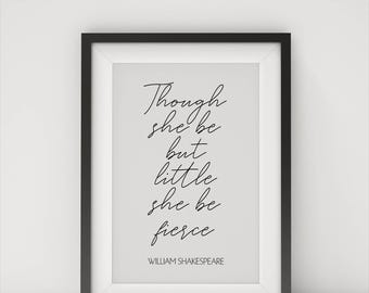 Stampa con citazione di Shakespeare - Sebbene sia piccola, è feroce. Poster digitale per la cameretta dei bambini, regalo stimolante per bambini.