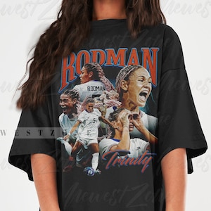 Könnte beinhalten: Schwarzes Oversize-T-Shirt mit einem Vintage-Grafikdruck eines Basketballspielers mit dem Text "RODMAN" und "Trinity".
