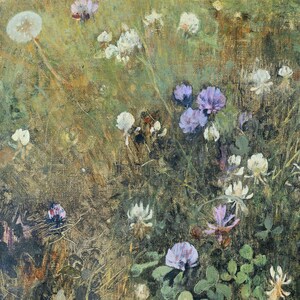 Puede incluir: Una pintura de un campo de flores silvestres con una variedad de colores, incluyendo morado, blanco y verde. Las flores est&aacute;n pintadas con un estilo realista, con pinceladas visibles.