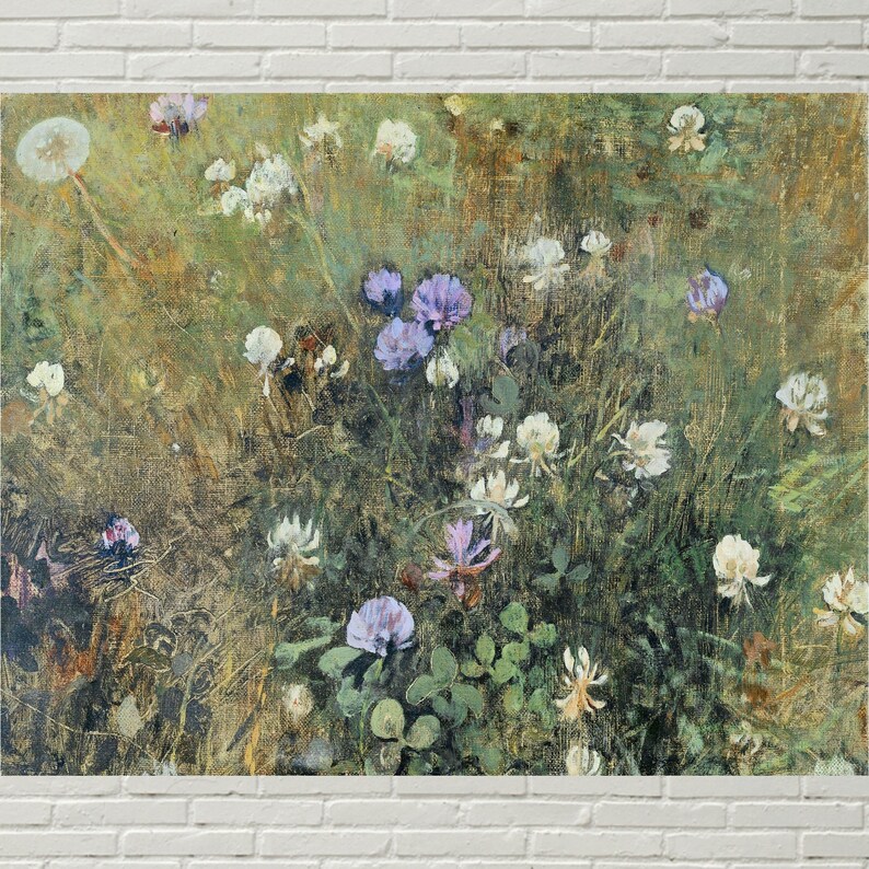Puede incluir: Una pintura de un campo de flores silvestres, con una variedad de flores blancas y moradas con hojas y tallos verdes. El fondo es un verde y marr&oacute;n suave y apagado.