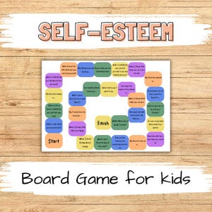 Puede incluir: Un juego de mesa colorido para niños con el título "Self-Esteem" impreso en la parte superior. El tablero del juego presenta una variedad de preguntas y sugerencias diseñadas para ayudar a los niños a desarrollar la confianza en sí mismos y una imagen positiva de sí mismos.