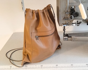 Sac à dos en cuir marron unisexe, sac en cuir simple, sac universitaire léger, cadeau pour homme, cadeau du 20e anniversaire, sac de vélo par Forbags