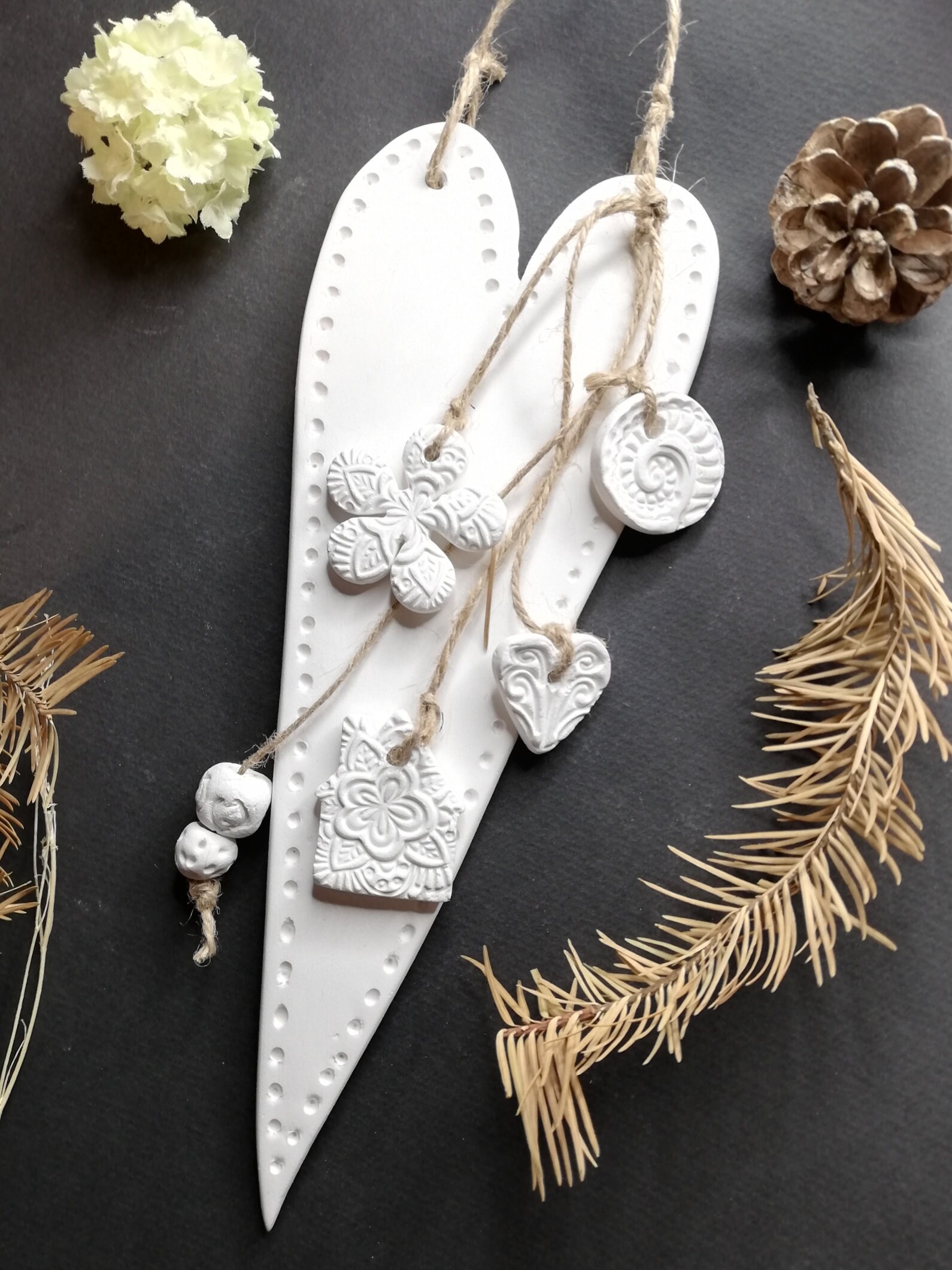 Bijou de Mur en Argile, Décoration Mur, Suspension Argile Blanche, Cœur, Création Fait Main, Cadeau,