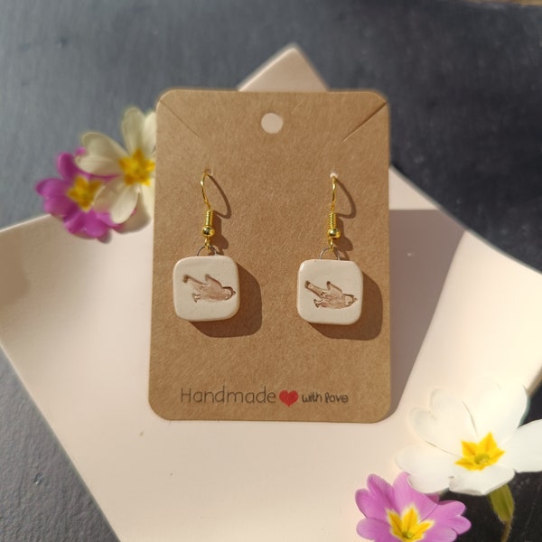 Boucles d'oreilles en céramique oiseau moineau artisanat fait main cadeau femme blanc marron pièce unique bijoux amour offrir