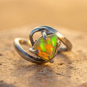 Anillo Ópalo Mexicano – diseño en Plata Hecha a Mano, Regalo para Aniversario o Cumpleaños