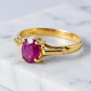 Anillo de Rubí Natural en Oro Sólido 14k – Anillo Ovalado de Rubí – Joyería de Nacimiento de Julio