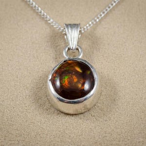 Colgante Ágata de Fuego Mexicana – Hecho a Mano en Plata 950, Diseño Vintage Protector, Joya Espiritual para Regalo o Uso Diario