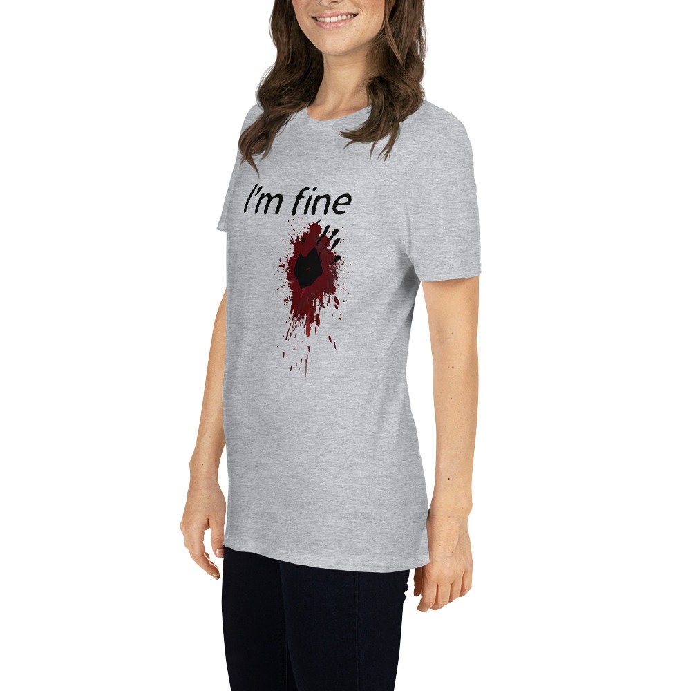 Discover I'm Fine Blood splatter and bloody hand print Halloween Fun Short-Sleeve Unisex T-Shirt