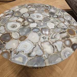 Mesa redonda de ágata, mesa de centro de piedra, arte moderno de mediados de siglo, decoración del hogar y la sala de estar, mesas auxiliares personalizadas, mesa auxiliar de piedra de ágata