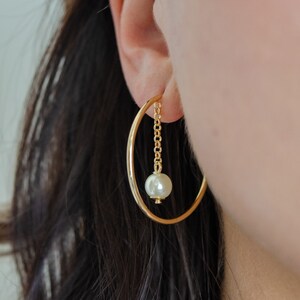 Gold Pearl Hoops, Pearl Earrings, 18K Gold Pearl Jewelry, Dainty Hoop Dangling Earrings, Pearl Jewelry, Bridesmaids Jewelry, Bridal Earrings