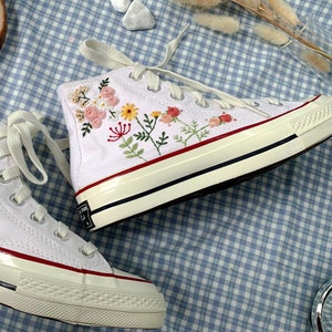 Converse brodées / bouquet de mariée rose Converse montantes / chaussures Converse de mariage / logo brodé personnalisé Converse Chuck Taylor des années 1970