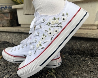 Embroidered Converse/Bridal Converse/Embroidered Sneakers Wedding White Bouquets/Wedding LOW Converse/Flower Converse/Gift For Her