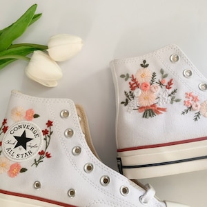 Aangepaste Converse Chuck Taylor jaren 1970 geborduurde bruiloft bloem, aangepaste Converse geborduurde schoenen, bruiloft sneakers, huwelijkscadeaus voor haar