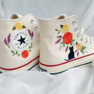 Converse Pet/Bridal Converse/Custom Cat/Embroidered Converse/Flower Converse/Custom Sneakers Colorful Flower Bouquets/Customized Converse