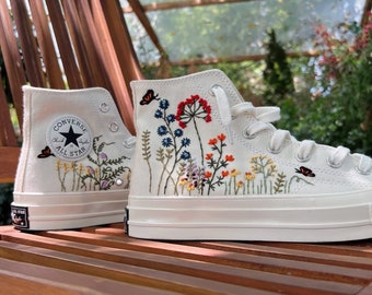 Converse Embroidered Shoes, Custom Converse Embroidered Daisies, Custom Sneakers Embroidered Wedding Flowers, Wedding Sneakers for Bride