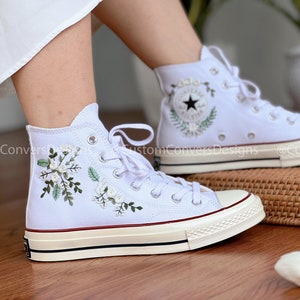 Wedding Converse/Embroidered converse/Bridal Converse White Wedding Bouquet/Flower Converse/Beach Wedding Shoes/Wedding Gifts