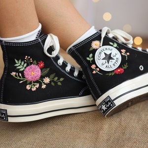 刺繍入りの花柄とハートのコンバース チャックテイラー ハイ 刺繍入りの花柄とハートのコンバース チャックテイラー ハイ