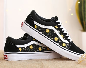 Benutzerdefinierte Vans gelbe Blumen gestickte Schuhe, Sonnenblume gestickte schwarze Vans Custom, Hochzeitsblumen gestickte Turnschuhe