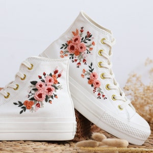 Plataforma Converse personalizada, sapatos bordados com flores de rosas para casamento, tênis bordados com flores de noiva, tênis bordados com flores de casamento