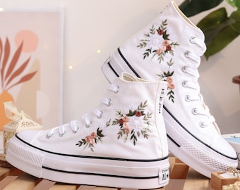 Individuell bestickte Hochzeit Converse High Tops, Hochzeit Blumen bestickte Schuhe, Brautblumen bestickte Turnschuhe, personalisierte Sneaker